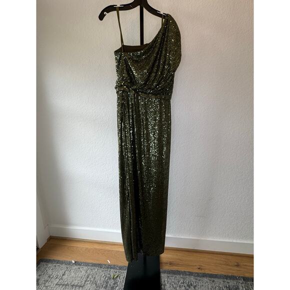 Mac Duggal || Sequined Ruched One Shoulder Gown Maxi Dress - Picture 5 of 9